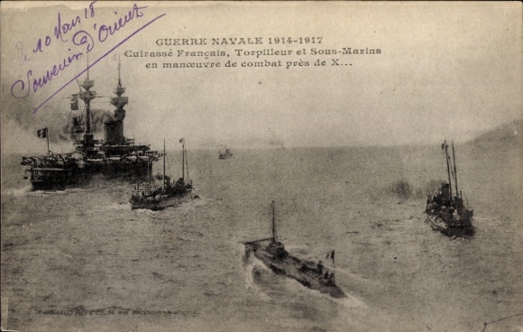 CPA Guerre 1914-1917, Cuirassé Français, Torpilleur et Sous-Marins en manoeuvre de combat