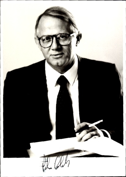 foto politicus Peter Schulz, burgemeester van Hamburg, handtekening