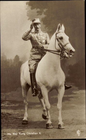 Postcard King Christian X of Denmark on horseback, uniform