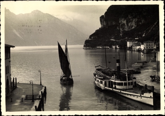 KP Riva del Garda Trentino, parowiec w salonie na molo, Jezioro Garda