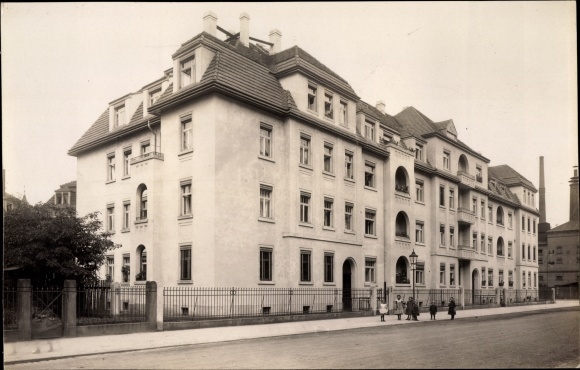 Photo Postcard Dresden Pieschen, Riesaer Strasse 40, corner of Trachenberger Strasse, residential building, street section