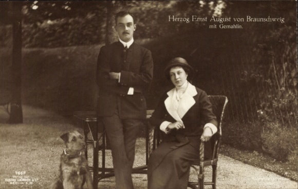 PC Duke Ernst August of Braunschweig, Duchess Viktoria Luise, dog, Liersch 7667