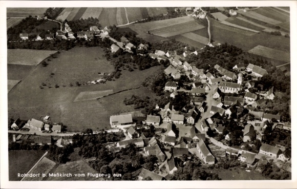 Ak Rohrdorf Meßkirch in Opper-Zwaben Baden, luchtfoto van Rohrdorf, landelijke omgeving, woonhuizen