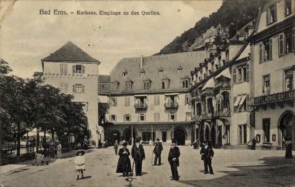 Ak Bad Ems an der Lahn, Architektur, Kurhaus, Eingänge zu den Quellen,  , Personen