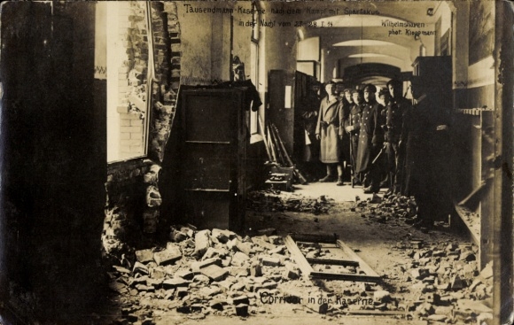 Foto Ak Wilhelmshaven, Tausendmann Kaserne nach Kampf mit Spartakisten am 27. Januar 1919, Trümmer