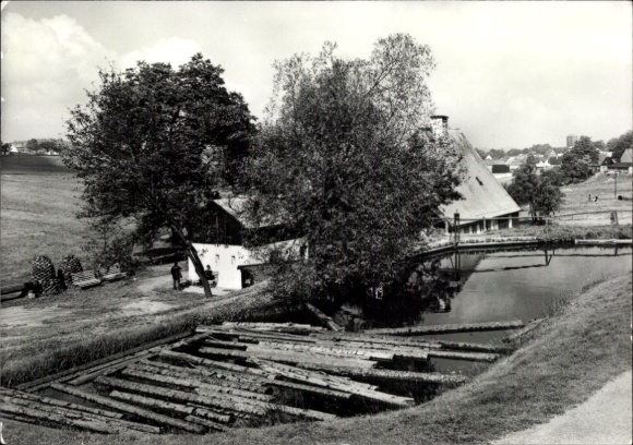 Ak Seiffen im Erzgebirge, Freilichtmuseum, Teich, Wasser-Reservoire, Reifendreher-Holz