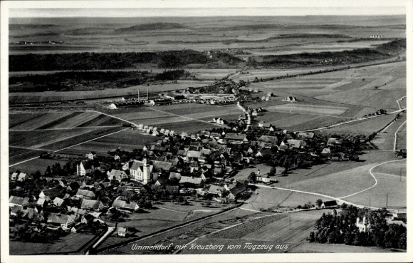 Postcard Ummendorf in Württemberg, aerial view of Kreuzberg, agricultural landscape,