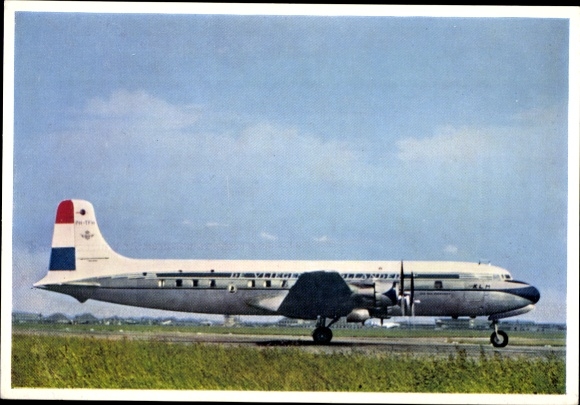 Ak Dresden Klotzsche, een Douglas DC-6B van KLM is te zien op de landingsbaan.