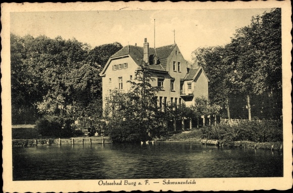 Postcard Burg auf der Insel Fehmarn, Schwanenteich