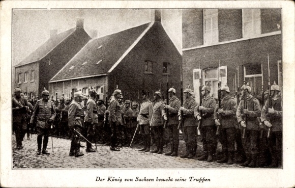 Ak König Friedrich August III. von Sachsen besucht seine Truppen, I WK