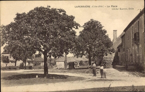 PC Laperrière sur Saône Côte d'Or, La Place