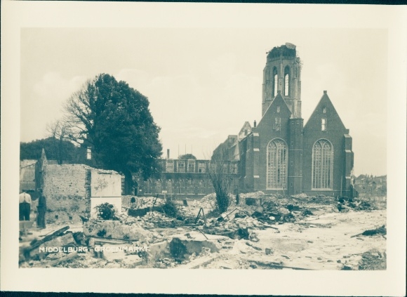 foto Middelburg Zeeland Nederland, markt met kerk, oorlogsschade, II WO