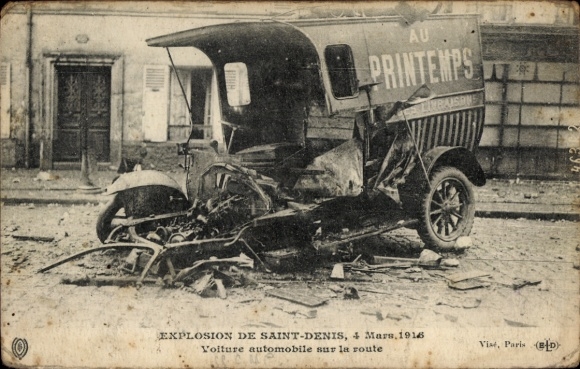 Postcard Saint Denis Seine-Saint-Denis, destroyed car in explosion