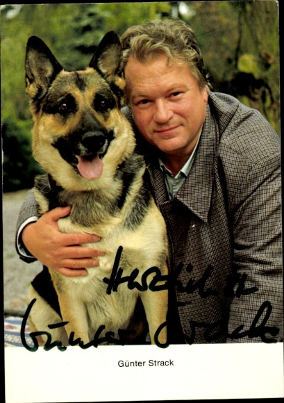 Postcard actor Günter Strack with German Shepherd, portrait, autograph