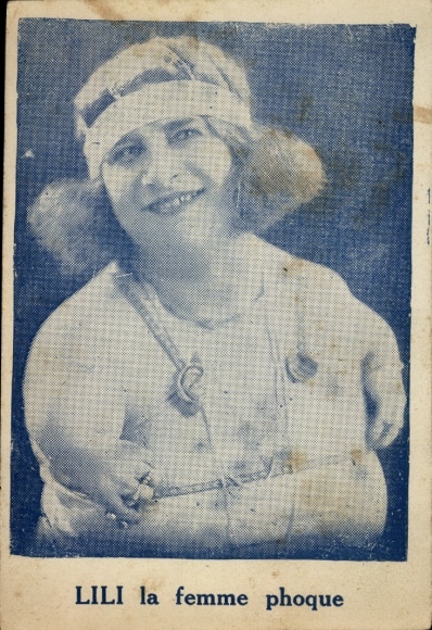 CPA Lilli, La femme phoque