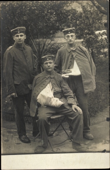 Photo Postcard Köln am Rhein, German soldiers in uniforms in the hospital, I WW