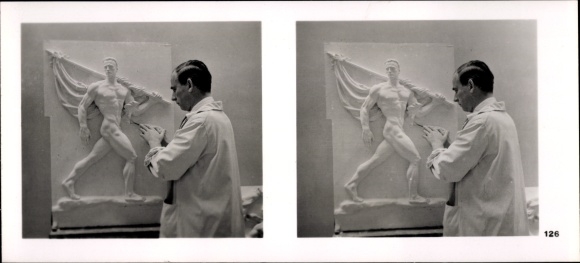 Stereo spatial image photo &quot;German sculpture of our time&quot;, No. 126 Relief of the standard bearer, Arno Breker