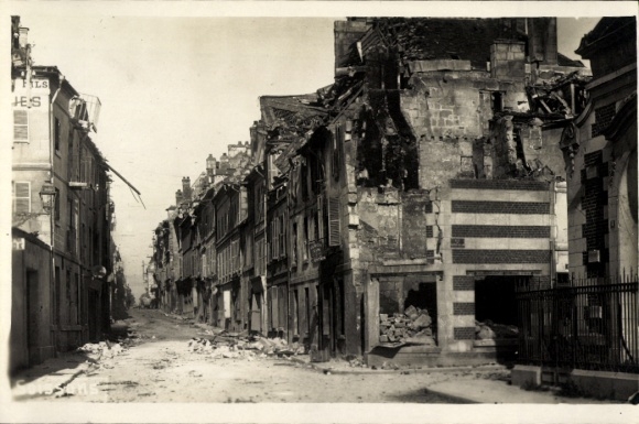 foto Ak Soissons Aisne, ruïnes, juni 1918