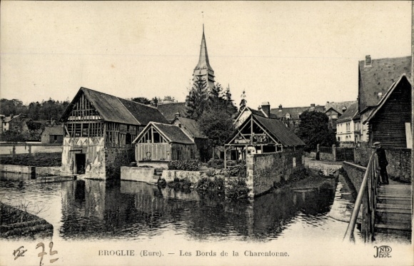 Ak Broglie Eure, kerktoren, huizen, rivier