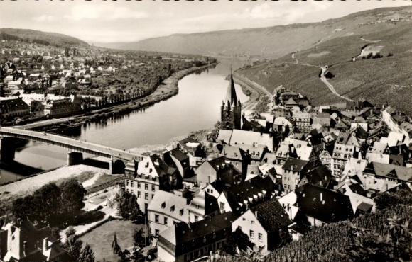 Ak Bernkastel Kues an der Mosel, Panorama, Kirche, Brücke