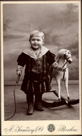CdV Portret dziecięcy, maluch z koniem na biegunach, bat