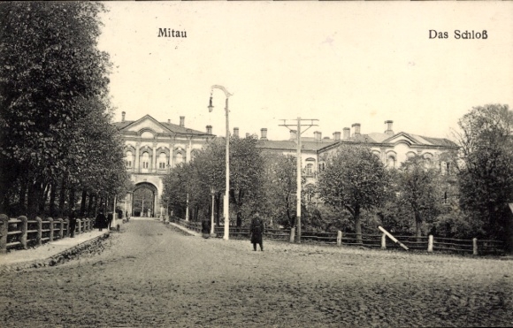 KP Jelgava Mitau Łotwa, Zamek, ulica z drzewami, budynek s