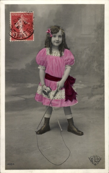 Ak Mädchen spielt mit Diabolo, Porträt