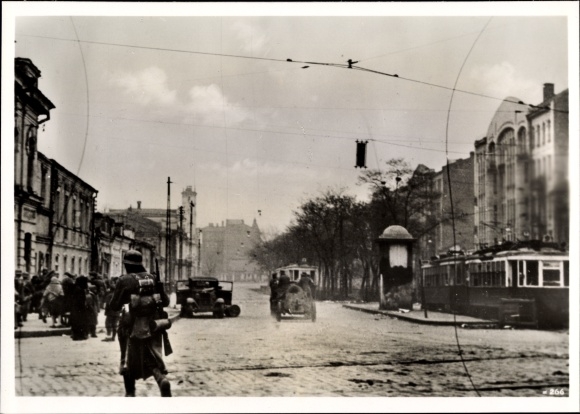 Photo Hoffmann, H., German troops capture Kharkov, Oct. 1941
