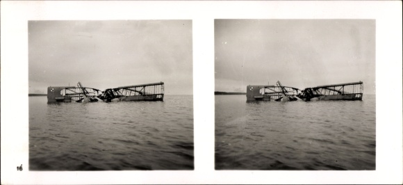 Stereo spatial image photo &quot;The soldiers of the Führer in the field&quot; No: 16, downed Polish plane, Hela