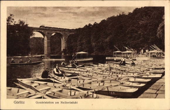 Ak Görlitz in der Lausitz, Gondelstation am Neißeviadukt, Boote und Brücke im Hintergrund