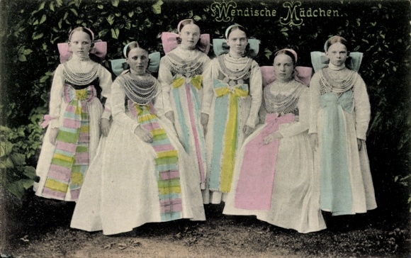 Ak Bautzen in der Lausitz, Kath. Wendische Mädchen im Festkleid, coloriert