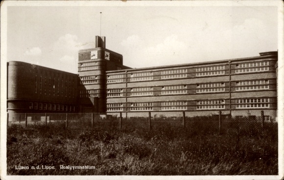 Postcard Lünen in Westphalia, Realgymnasium, large buildings, clear structure, old photograph