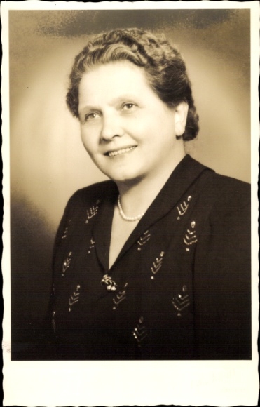 Photo Postcard woman portrait, hairstyle