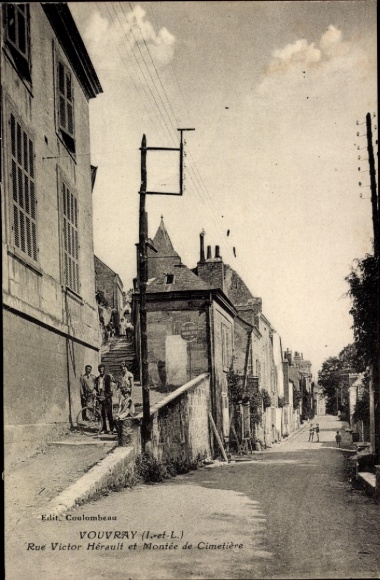 Ak Vouvray les Vins Indre et Loire, Straße mit Menschen, Rue Victor Hérault, Montée de Cimetière
