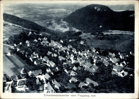 Postcard Erkenbrechtsweiler Swabian Alb, aerial photograph, village view, houses arranged on the side, Hü