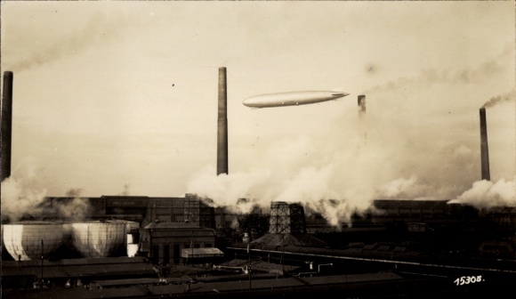 Foto Ak Leuna an der Saale, Zeppelin LZ 127 über den Leuna Werken, 6.11.1928