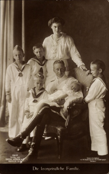 Ak Kronprinz Wilhelm von Preußen, Kronprinzessin Cecilie, Prinzen, Prinzessin Alexandrine