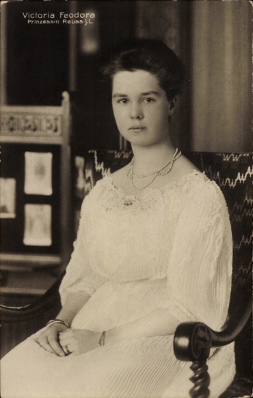 Postcard Victoria Feodora, Princess Reuss j. L., portrait