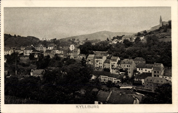 Ak Kyllburg in der Eifel, Schwarzwärtsstadtansicht, Häuseransichten, Kirche, Landschaft