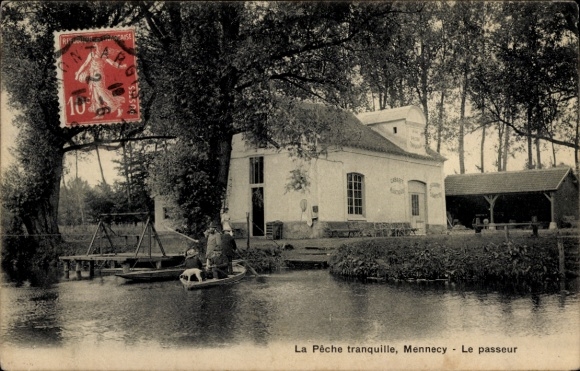 Ak Mennecy Essonne, Schilderachtig rivierlandschap met huis, bomen en boot.