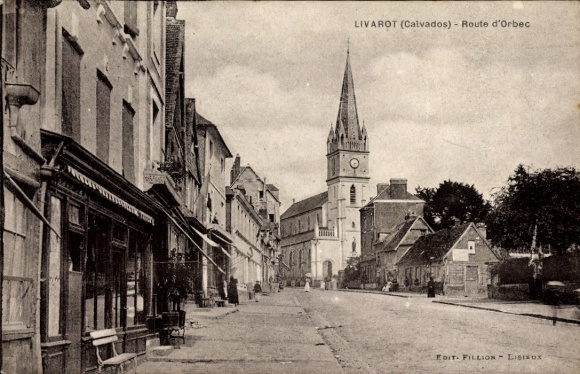 Ak Livarot Calvados, Landschaft mit Straßenszene, Kirche,  Architektur