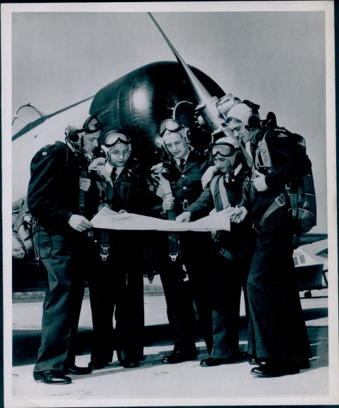 Photo Five Nations in Flying Team, Canada Training Fledgling Airmen from Europe, Steinar Wang