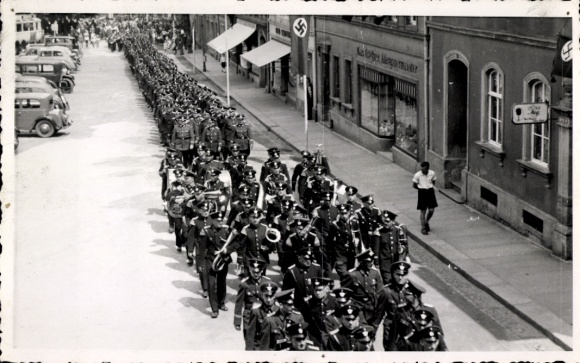 Foto Ak  Zöblitz Marienberg im Erzgebirge, Polizei-Parade