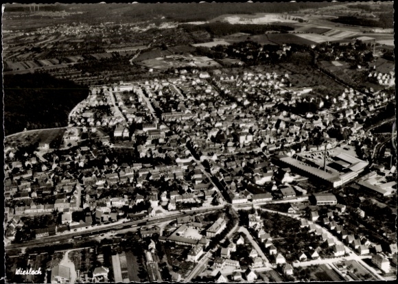 Ak Wiesloch in Baden, Luftaufnahme von  viele Häuser, Straßen, Landschaft