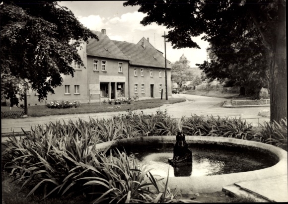 Postcard Klostermansfeld in Saxony Anhalt, fountain on Clara-Zetkin-Strasse