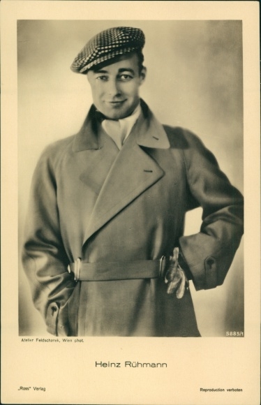 Postcard actor Heinz Rühmann, portrait, coat, cap, Ross Verlag No. 5885/1