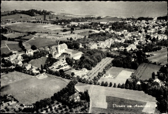 Ak Dießen am Ammersee Oberbayern, Luftaufnahme von Dießen, Kloster St. Joseph, Felder, Stadtansic