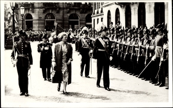 PC Amsterdam North Holland Netherlands, Juliana of the Netherlands, guard of honor 1955