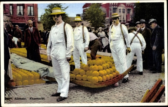 Postcard Alkmaar Nordholland Niederlande, cheese market