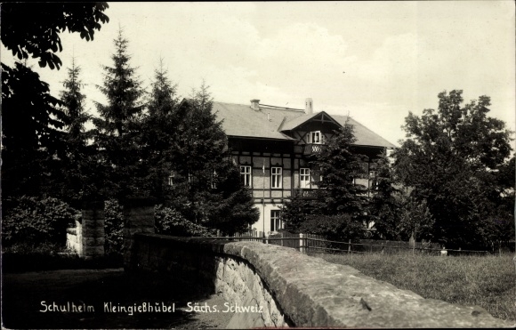 Ak Kleingiesshübel Reinhardtsdorf Schöna, zicht op het schoolhuis